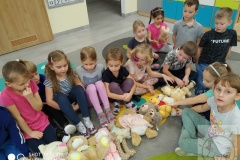 Dzień Pluszowego Misia 2022 grupa "Pszczółki"