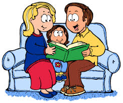 Rodzice czytają dziecku.