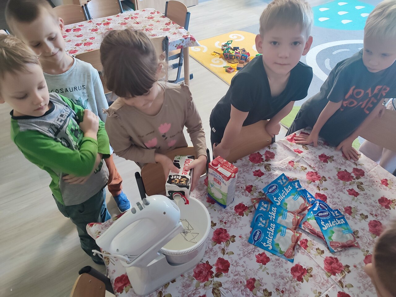 Pomoc w przygotowaniu piany.